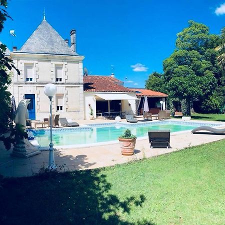 Hotel Les Roulottes De Dilou Cerise Matha Exterior foto