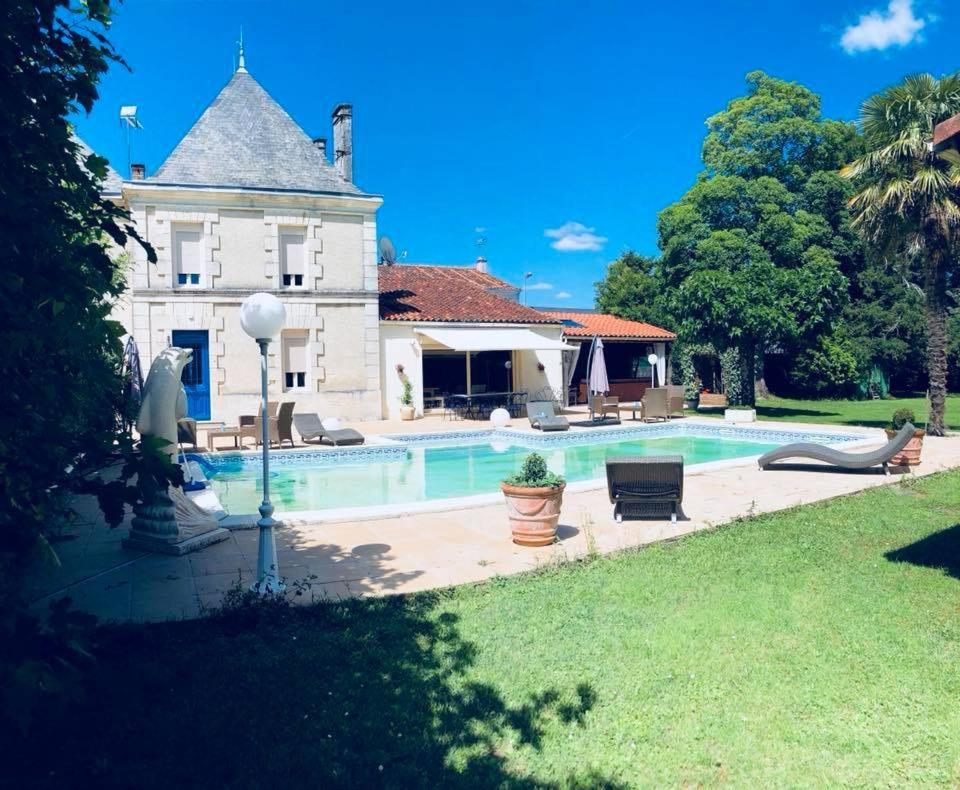 Hotel Les Roulottes De Dilou Cerise Matha Exterior foto
